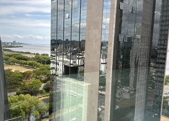 Ao Lado Shopping Com Vista Guaiba Apartment